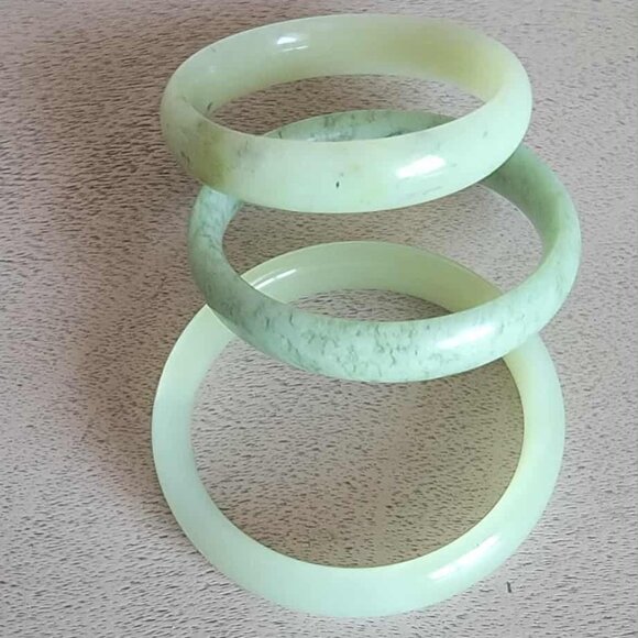 A Set Three Jade Bangle Bracelets - Picture 2 of 2